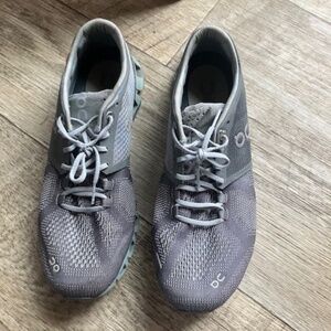 WOMEN'S ON CLOUD RUNNING/ WALKING ATHLETIC SHOES 10